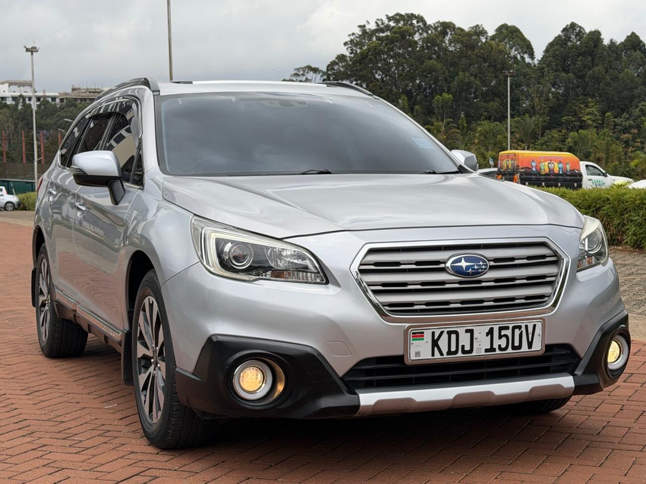 Subaru Outback 2016 — front view