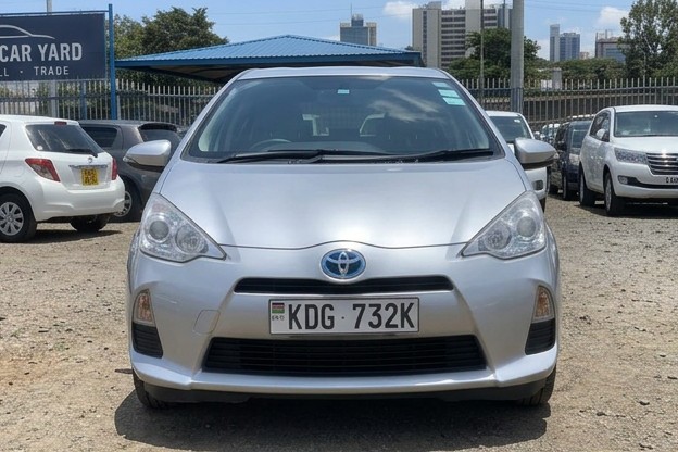 Toyota Aqua 2014 — front view