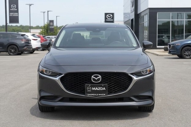 Mazda Axela 2017 — front view